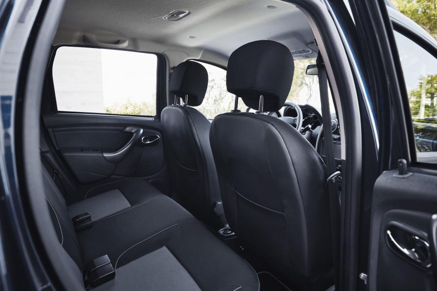 Интерьер Dacia Duster Black Touch 2016 года  (фото 14 из 17)